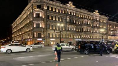 Владислава Грин - Петербурженка "сбила" машину, пытаясь перебежать Невский проспект - nation-news.ru