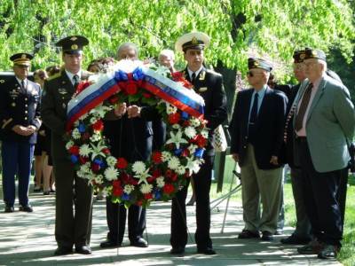 Российские и американские дипломаты возложили венки к мемориалу «Дух Эльбы» - vm.ru - Вашингтон