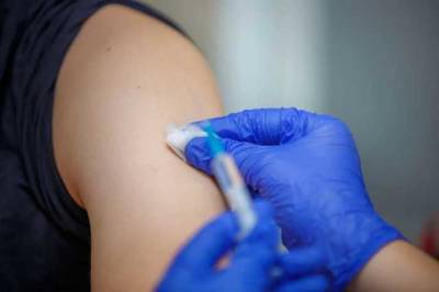 Мэтт Хэнкок - Половина населения Британии получила первую прививку от Covid-19 - novostiua.news - Англия