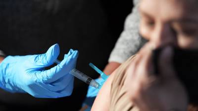 Свыше 5 млн американцев отказались от второй прививки от COVID-19 - iz.ru - New York