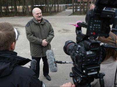 Александр Лукашенко - Лукашенко подпишет декрет о переходе власти к Совбезу в экстренной ситуации - kasparov.ru