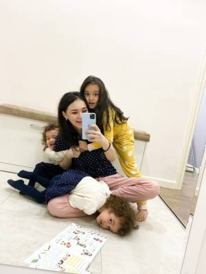 Я не вижу ничего плохого в том, что сейчас дети мечтают стать блогерами или тиктокерами - инстамама Узбекистана Шахзода Атакулова - podrobno.uz - Узбекистан - Ташкент