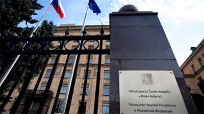 Владимир Путин - Мария Захарова - Россия назвала США «недружественной страной». Американское посольство не сможет нанимать россиян - bin.ua