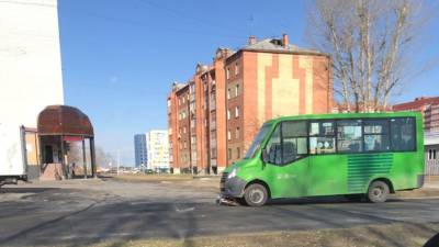 В Тюмени на улице Мелиораторов маршрутка сбила мальчика с велосипедом - nashgorod.ru - Тюмень - Тюменская обл.
