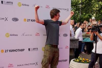 Александр Паля - Кевин Антипов - СМИ сообщили об уголовном деле в отношении актёра Паля из-за избиения хоккеиста - versia.ru
