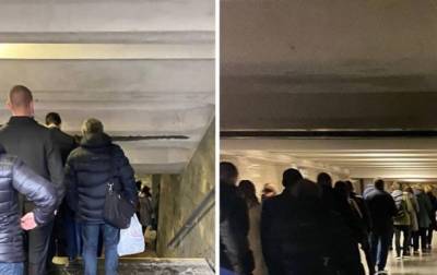 На фото показали огромную очередь в метро Киева - korrespondent.net - Киев - Киевская обл.