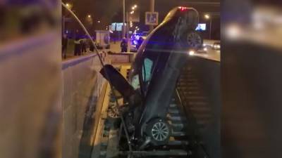 На юге Москвы водитель въехал в подземный переход - piter.tv - Москва - Екатеринбург