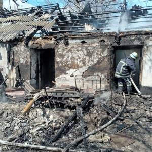 В Запорожской области сгорел жилой дом. Фото - reporter-ua.com - Запорожская обл. - Запорожье - Гсчс