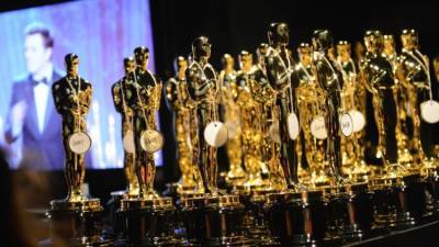 Холли Берри - Ванесса Кирби - Стилисты оценили наряды звезд на премии "Оскар-2021" - inforeactor.ru