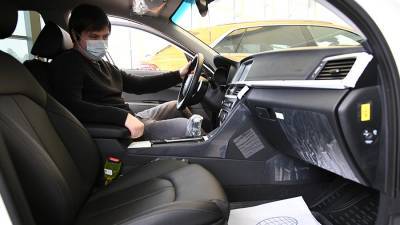 В России выдали на 2,6% больше кредитов на покупку автомобилей в 1 квартале 2021 года - iz.ru - Москва - Санкт-Петербург - Краснодарский край - Московская обл. - респ. Татарстан