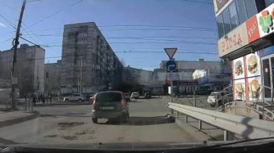 В Пензе водитель «Лады» забыл о знаке «Движение направо» - penzainform.ru - Пенза