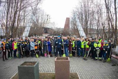 Мурманские портовики присоединились к субботнику - murmansk.mk.ru