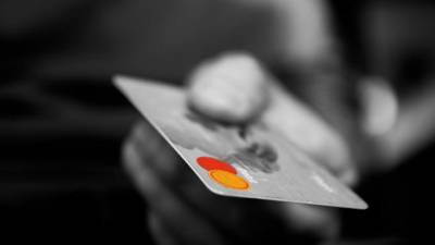 Россияне за первые месяцы 2021 года оформили кредитки с общим лимитом 200 млрд рублей - piter.tv