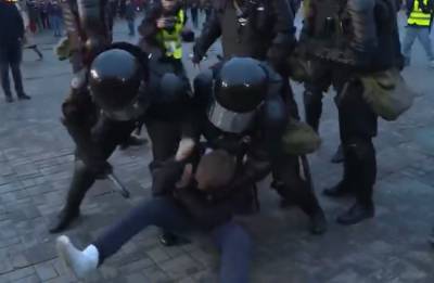 В Петербурге осудили за хулиганство избитого электрошокером и дубинками протестующего - znak.com - Петербурга