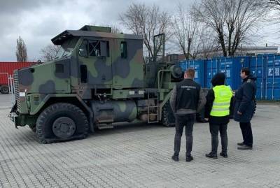 В Украину попытались ввезти уникальный военный тягач из США: фото - news.bigmir.net - Одесса