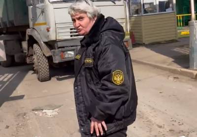 Добрые крышечки встретили злого охранника (видео) - lipetskmedia.ru - Липецк