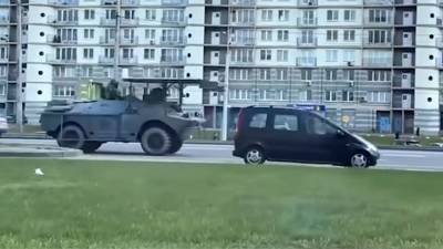 Очевидцы сняли на видео движение спецтехники в центр Минска - iz.ru - Минск