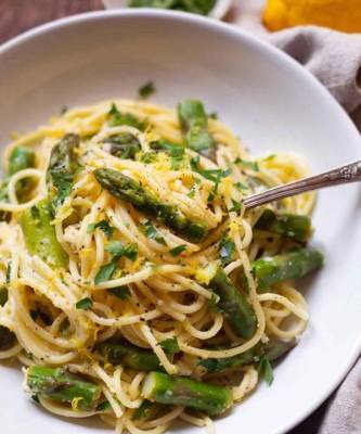 Легко, вкусно и полезно: спагетти с зеленой спаржей — идеальная весенняя паста - skuke.net