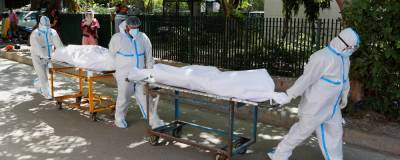 В Индии тела умерших от COVID-19 сжигают на парковках - runews24.ru - Дели