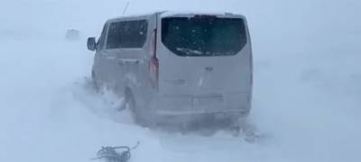 Рыбаки из Карелии застряли в снегу под Териберкой (ВИДЕО) - stolicaonego.ru - Мурманск - Мурманская обл. - республика Карелия