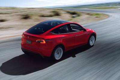 Илон Маск - Илон Маск - Tesla отчиталась о рекордной квартальной прибыли, несмотря на задержку поставок новых Model S и Model X - itc.ua