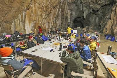 15 человек провели 40 дней в пещере без телефонов, часов и света - techno.bigmir.net