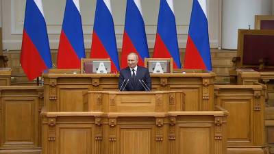 Владимир Путин - Путин призвал законодателей немедленно реагировать на проблемы с соцвыплатами - tvc.ru - Санкт-Петербург