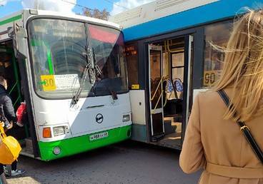 Два больших автобуса с пассажирами столкнулись в Воронеже - gorcom36.ru - Воронеж