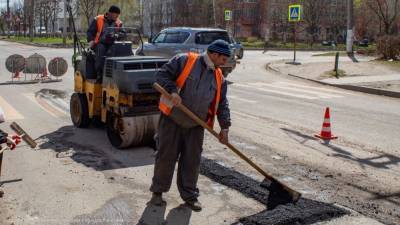 За сутки в Рязани отремонтировали более 700 кв. м дорожного полотна - 7info.ru - Рязань