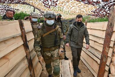 Владимир Зеленский - Зеленский приехал на админграницу с оккупированным Крымом и посетил позиции военных - vchaspik.ua - Крым - Херсонская обл.