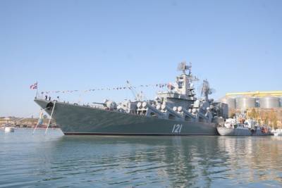 Российский ракетный крейсер вышел в Черное море, куда направлен катер США - mk.ru - Москва