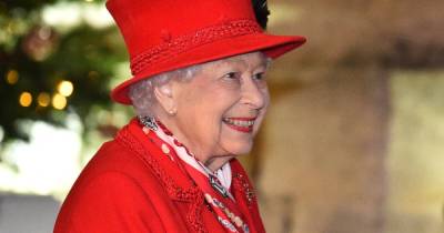 Елизавета II - принц Филипп - Улыбка во все зубы: появились фото Елизаветы II после смерти принца Филиппа (фото) - focus.ua - Англия - Латвия - Великобритания