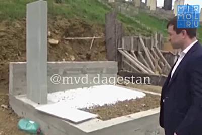 В Махачкале на кладбище нашли пакет с телом младенца - mirmol.ru - Махачкала - респ. Дагестан