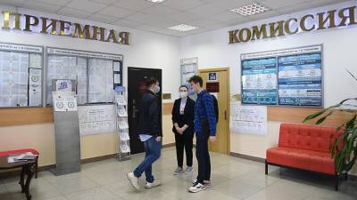 Опрос показал отношение россиян к идее принимать в вузы только привившихся от COVID-19 - iz.ru - Израиль