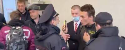 Артем Тарасов - Бойцов ММА Тарасова и Солонина задержали на вокзале в Петербурге - runews24.ru - Санкт-Петербург