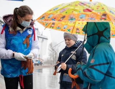 Акция «Георгиевская ленточка» стартовала возле Музея Победы 27 апреля - vm.ru - Москва