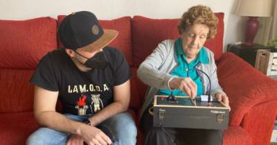 "Бабуляграм": инженер создал мессенджер для своей 96-летней бабушки - ren.tv - Испания