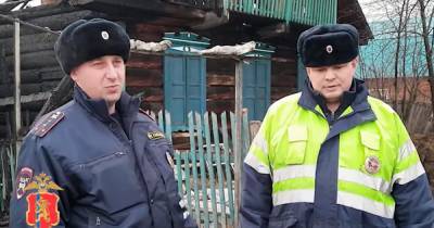 В Красноярском крае полицейские спасли семью из горящего дома - ren.tv - Красноярский край - Красноярск