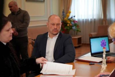 Львовский облсовет обратился к властям из-за диссертации Кивы: Издевательство над образованием - kp.ua - Львов