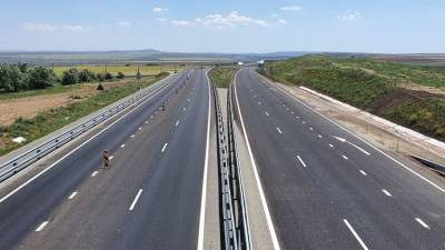 Трасса "Таврида" частично перекрыта из-за перевернувшейся фуры - crimea.ria.ru - Крым - Симферополь - Севастополь - Керчь