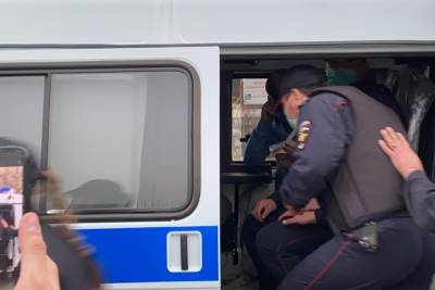 В Астрахани мужчина внезапно набросился на компанию собутыльников - ast.mk.ru - Астрахань