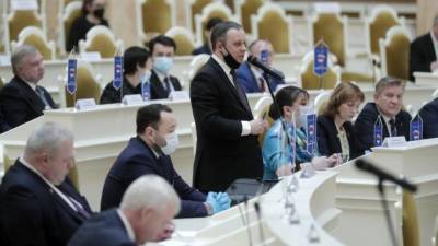 Денис Четырбок - ЗакС принял в первом чтении законопроект о наказах избирателей - piter.tv
