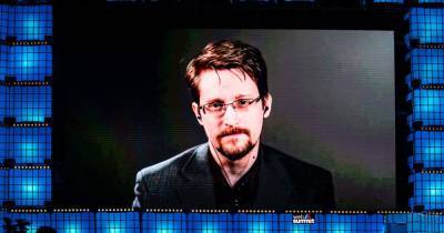 Эдвард Сноуден - Эдвард Сноуден разоблачил финансового мошенника в прямом эфире (видео) - focus.ua