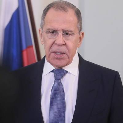 Владимир Зеленский - Сергей Лавров - Лавров: Команда президента Украины "извивается как может" - radiomayak.ru - Киев