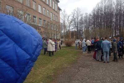 В Ярославле «заминировали» школу в Ивняках - yar.mk.ru - Ярославль
