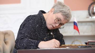 Дмитрий Песков - Песков назвал исчерпанным инцидент с флагом России на женском ЧМ по шашкам - iz.ru