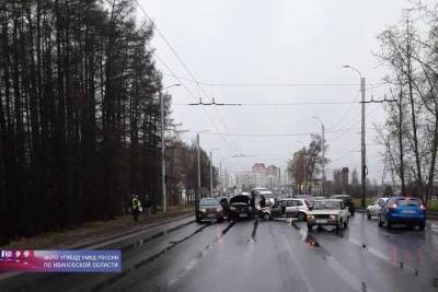 В столкновении четырех автомобилей, случившемся в Иванове, пострадал один человека - mkivanovo.ru