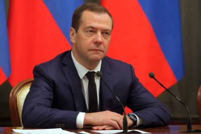 Дмитрий Медведев - Медведев заявил о возможном переходе на четырехдневную рабочую неделю - mk.ru