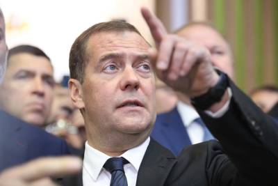 Дмитрий Медведев - Медведев заявил о конструктивных отношениях с оппозицией, назвав Навального «проходимцем» - znak.com