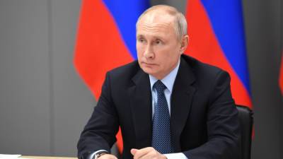 Владимир Путин - Путин: Государство в первую очередь должно помогать семьям с детьми - mir24.tv - Пушкин